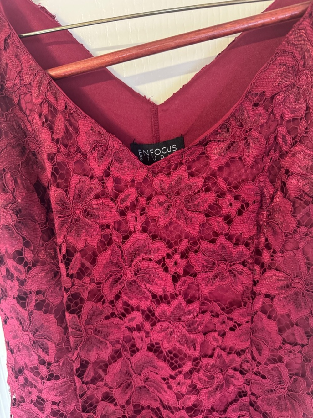 Sleeveless Burgundy Lace Midi Dress - Picture 4 of 6